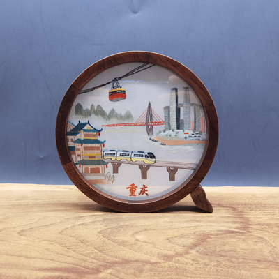 蜀绣渝城印象迷你胡桃木Q框摆件